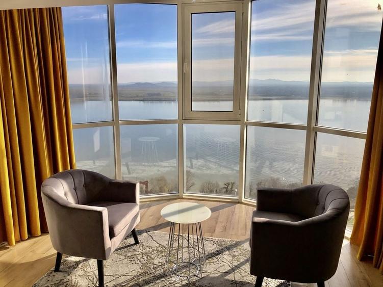 Apartament cu 3 camere decomandat în Faleză