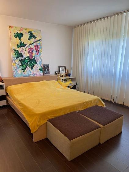 Apartament cu 4 camere decomandat în Central