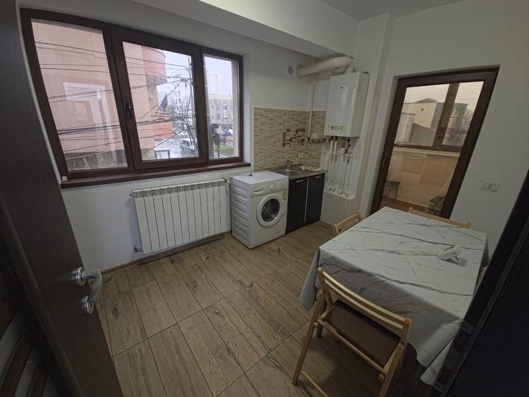 Apartament cu 2 camere decomandat, mobilat în Delfinariu