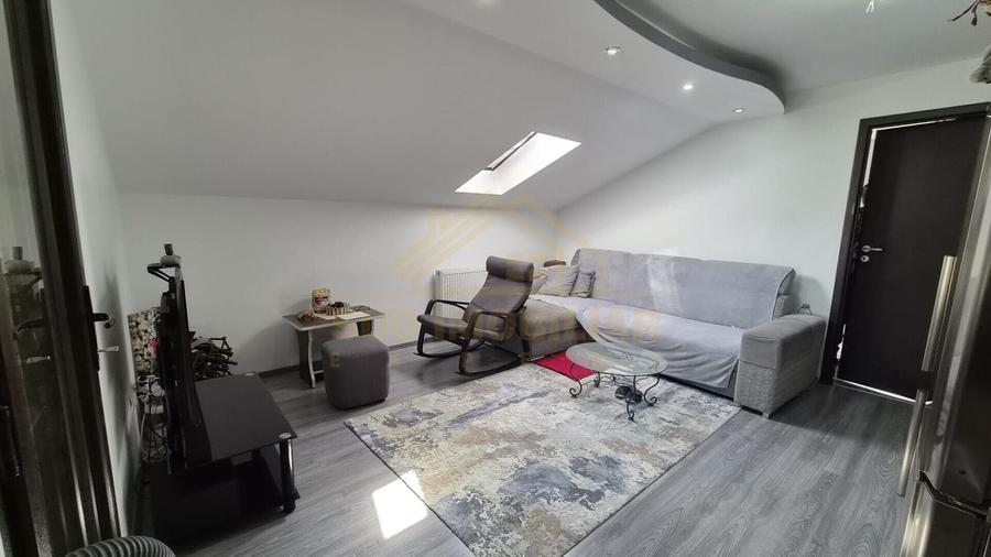 Apartament cu 3 camere semidecomandat, mobilat în Central