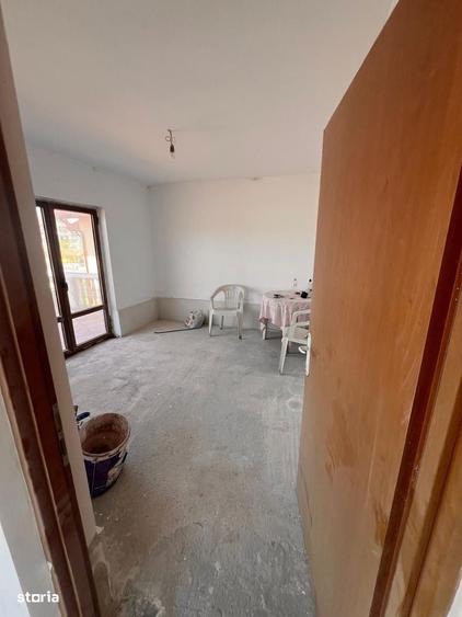 Casă cu 4 camere în Aurești