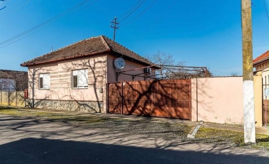 Casă cu 4 camere în Vladimirescu