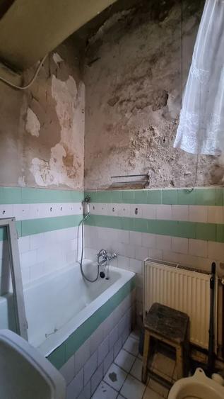 Casă individuală cu 5 camere cu Canalizare în Calea Victoriei