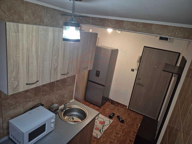 Apartament cu 2 camere semidecomandat în Micro 19