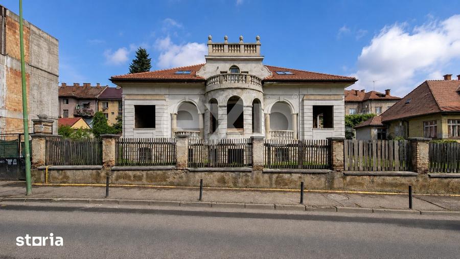 Casă cu 9 camere cu Teren 1048 Mp în Central