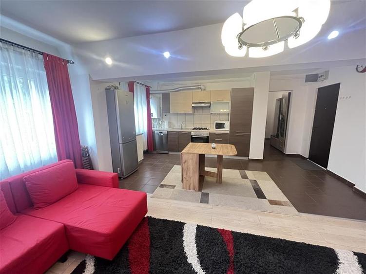 Apartament cu 3 camere decomandat, mobilat în Terezian