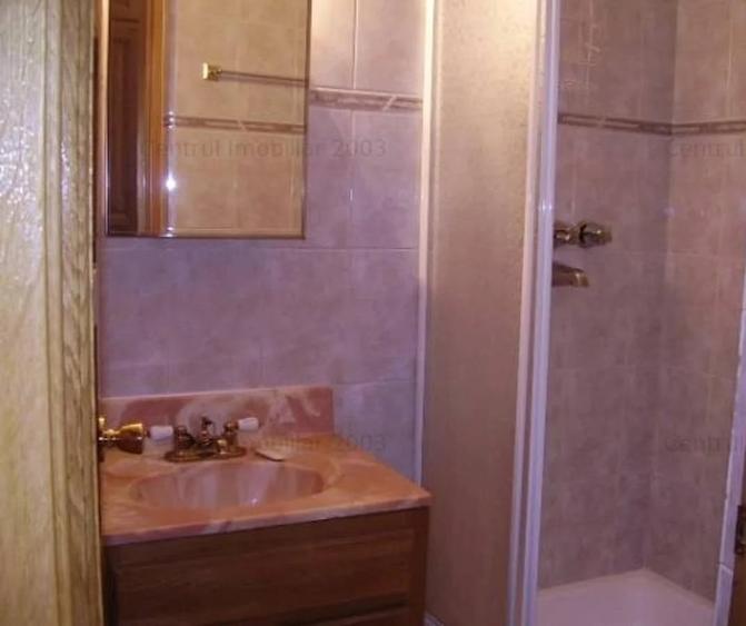 Casă individuală cu 12 camere cu Garaj în Dorobanți
