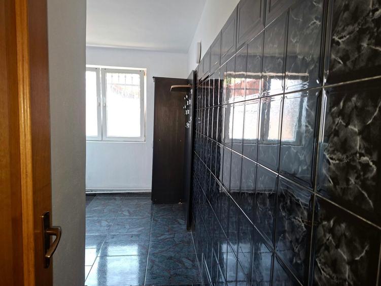 Casă individuală cu 7 camere cu Teren 934 Mp în Otopeni