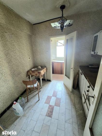 Apartament cu 3 camere decomandat în Mioriței