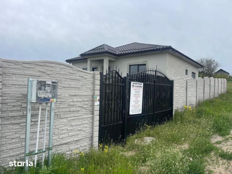 Casă cu 3 camere cu Teren 450 Mp în Malu Mare