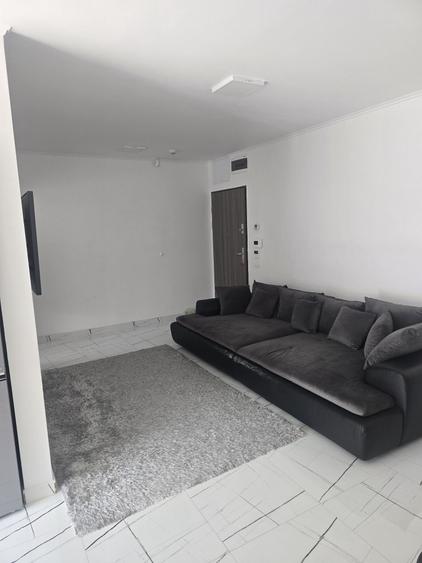 Apartament cu 3 camere decomandat în Lotus
