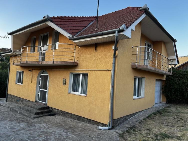 Casă cu 4 camere în Central