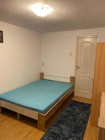 Garsonieră decomandată în Vest