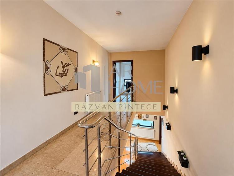 Casă individuală cu 8 camere cu Canalizare în Albert