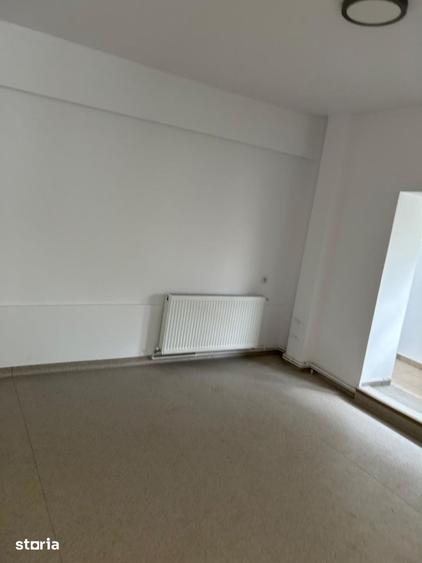 Spațiu comercial, de 100 mp, în Podu Roș