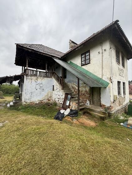 Casă cu 4 camere în Corbeni
