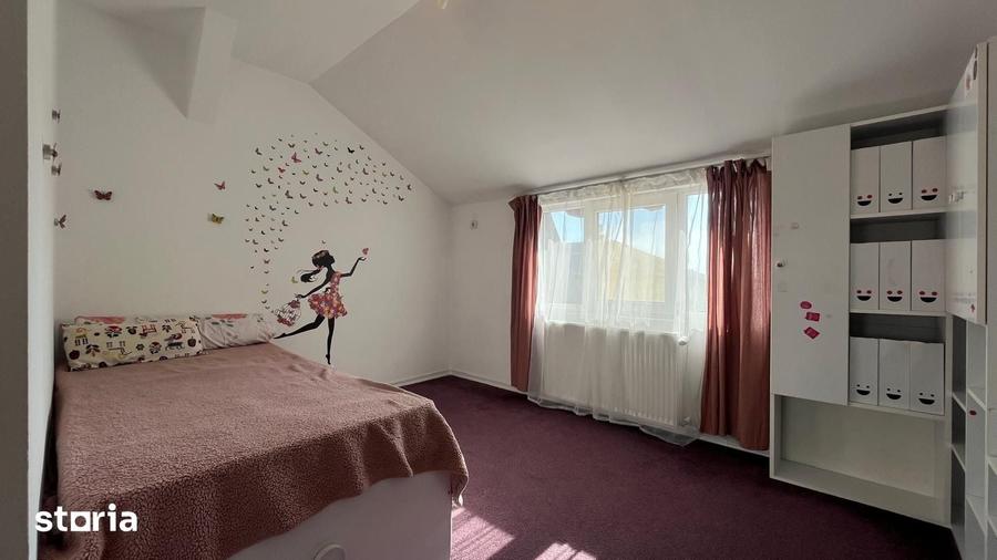 Apartament cu 3 camere decomandat în Est