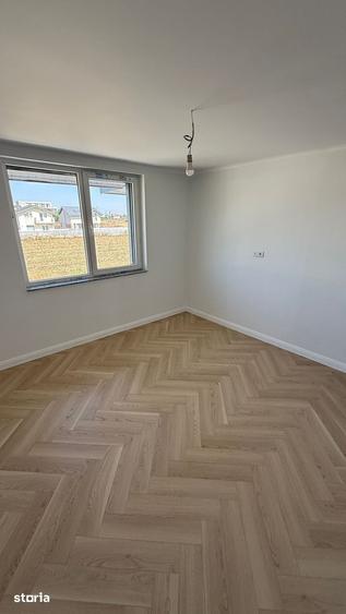 Casă cu 3 camere cu Teren 321 Mp în Vidra