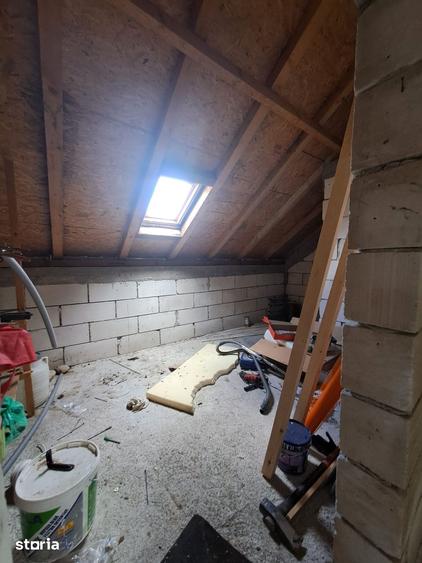 Casă cu 4 camere cu Teren 800 Mp în Stâlpeni