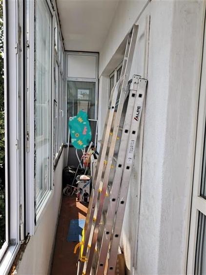 Apartament cu 4 camere decomandat în P-ța Victoriei