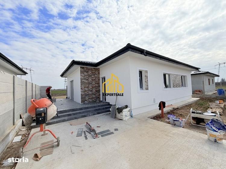 Casă cu 4 camere în Olteni