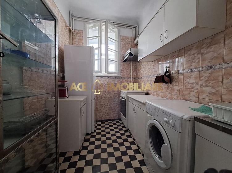 Apartament cu 2 camere semidecomandat, mobilat în Armeneasca