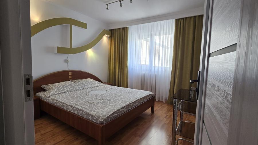Apartament cu 3 camere decomandat în Găvana