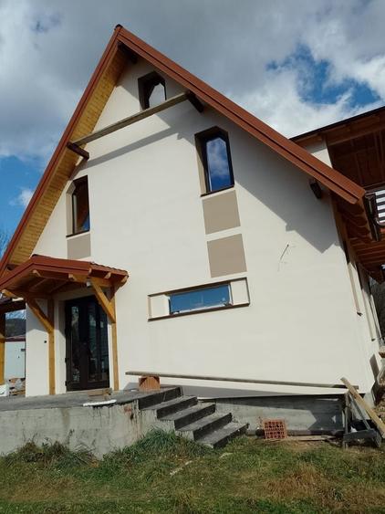 Casă individuală cu 3 camere cu Canalizare în Valea Doftanei