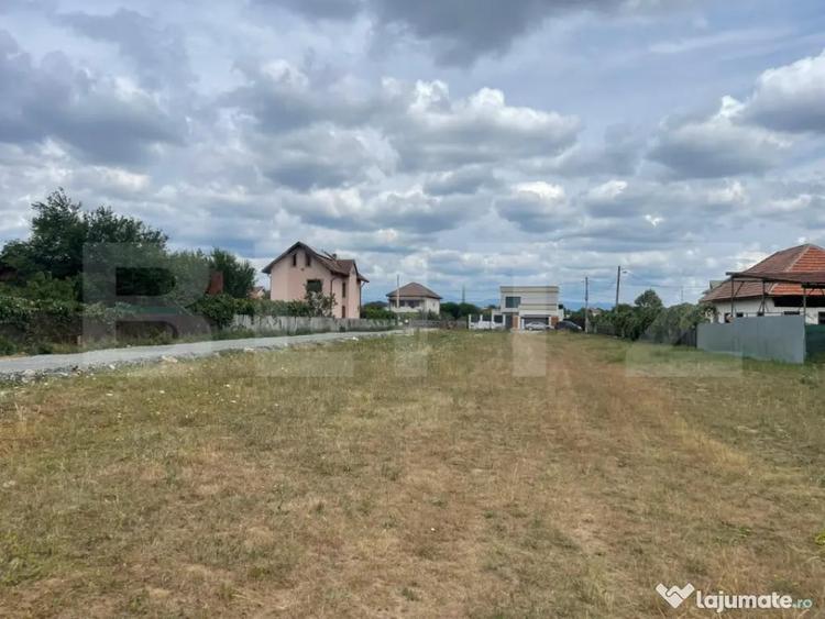 Teren de 1502 mp, în Primăverii