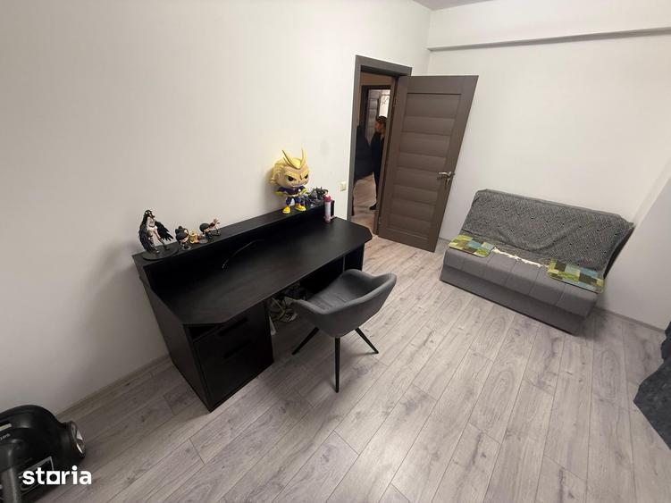 Apartament cu 3 camere semidecomandat în Florești