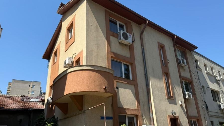 Casă individuală cu 8 camere cu Teren 200 Mp în Unirii