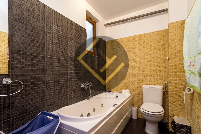 Casă individuală cu 9 camere cu Canalizare în Giulești