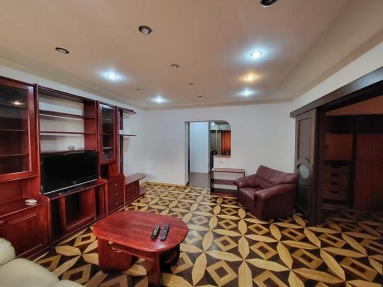 Apartament cu 3 camere semidecomandat, mobilat în P-ța Muncii
