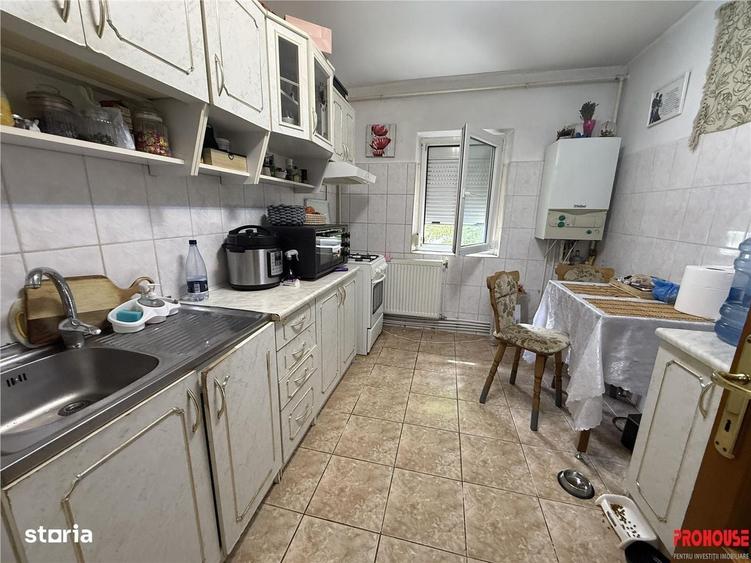 Apartament cu 2 camere semidecomandat în Mioriței