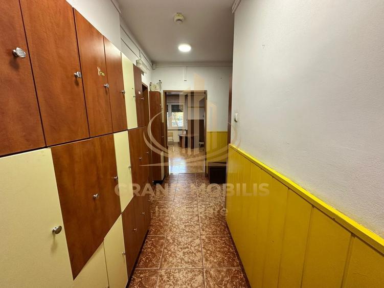 Casă individuală cu 12 camere cu Piscina în Complex Studențesc