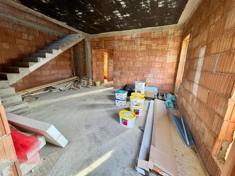 Casă cu 3 camere în Sânandrei