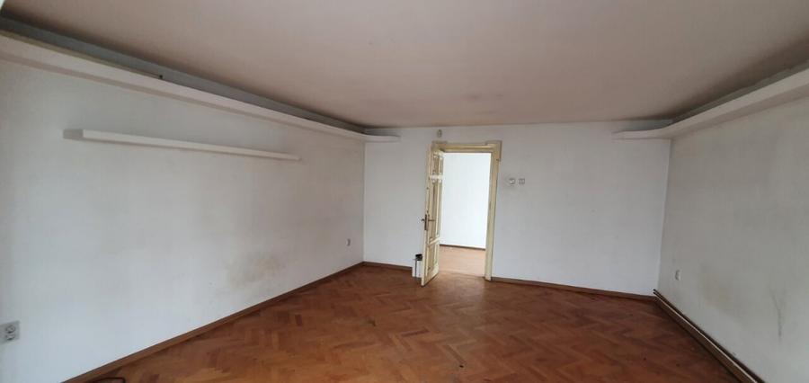Casă cu 5 camere cu Teren 240 Mp în Nord