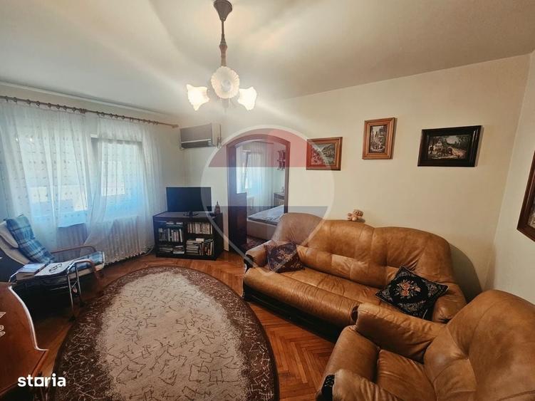Apartament cu 4 camere decomandat în Central