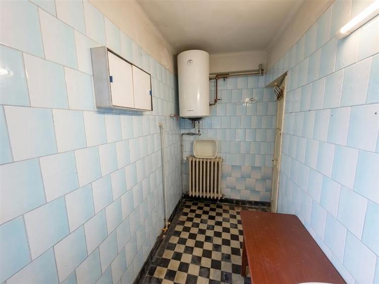 Casă individuală cu 4 camere cu Canalizare în Centrul Civic