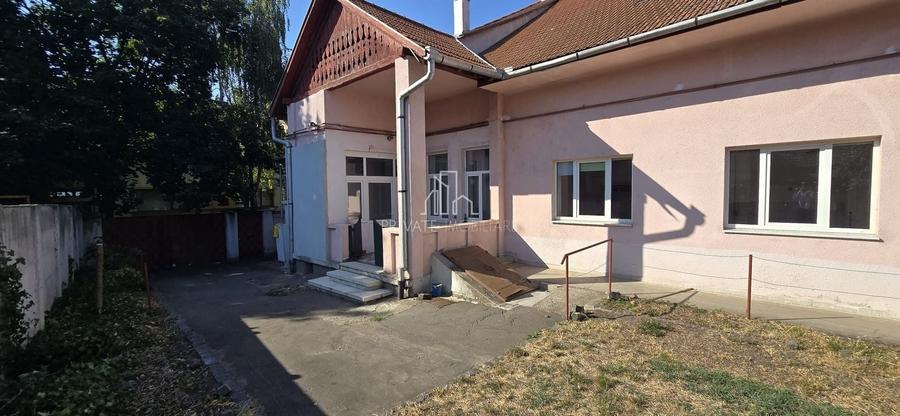 Casă individuală cu 5 camere cu Canalizare în 7 Noiembrie