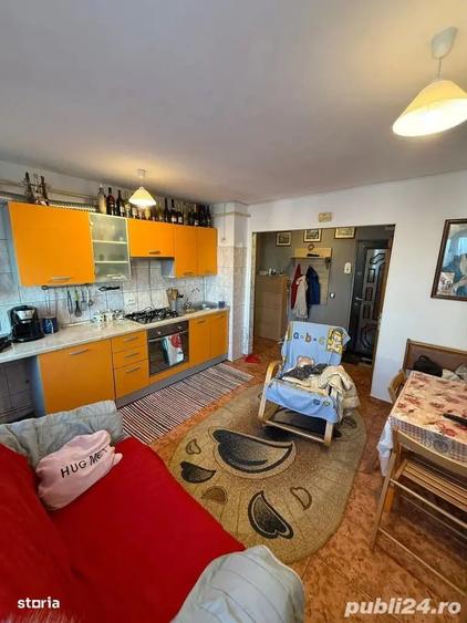 Apartament cu 3 camere semidecomandat în Central