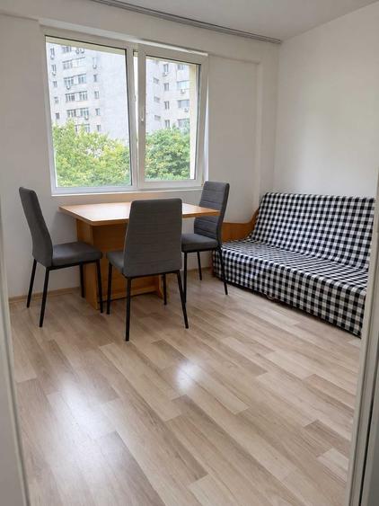 Apartament cu 4 camere decomandat în Iancului