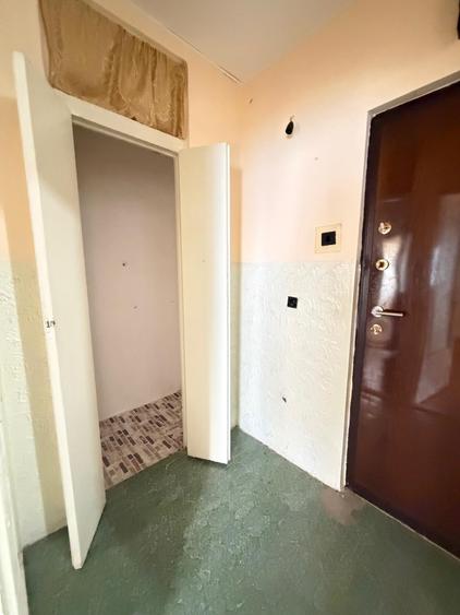 Garsonieră decomandată în