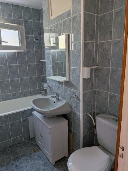 Apartament cu 3 camere semidecomandat, mobilat în Take Ionescu