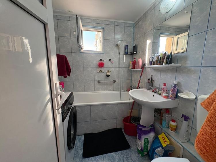 Apartament cu 3 camere decomandat în Apărătorii Patriei