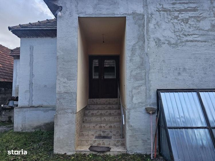 Casă cu 4 camere în Vărzari