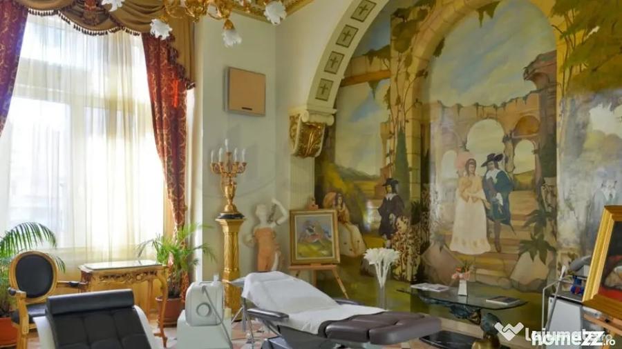 Casă cu 7 camere cu Teren 1125 Mp în Romană
