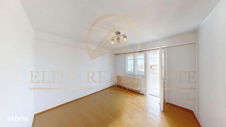 Apartament cu 3 camere decomandat în Casa de Cultură