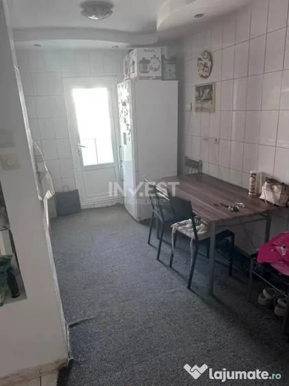 Apartament cu 3 camere decomandat în Baza 3