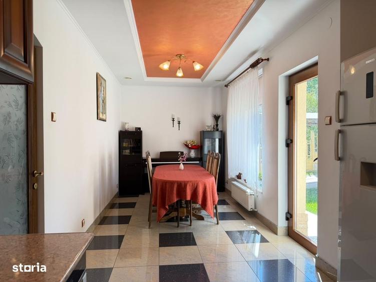 Casă cu 4 camere decomandat în Sântandrei